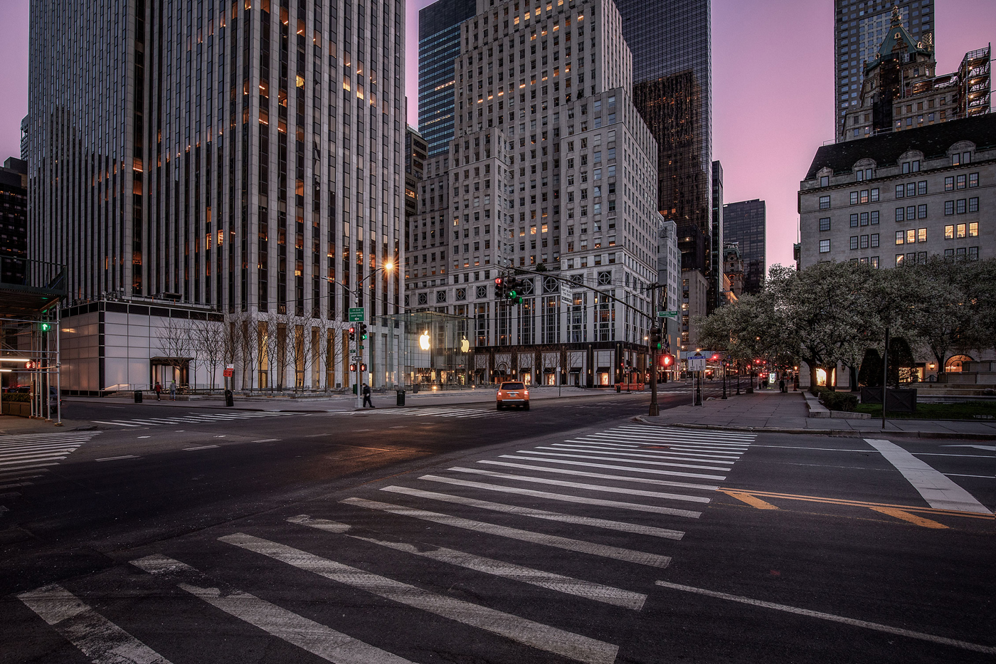 1.498 fotos de stock e banco de imagens de Fifth Ave Apple - Getty